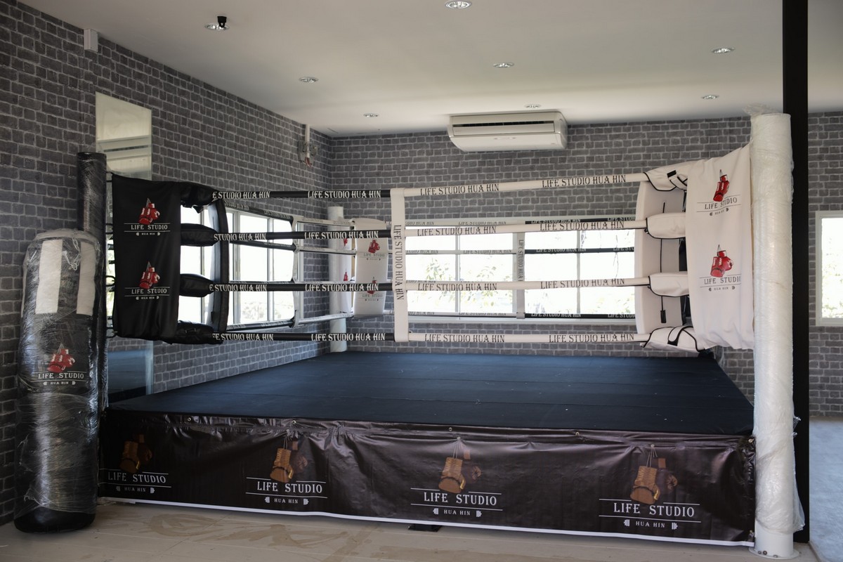 Ring Muay Thai de haute qualité taille 7.6x7.6 m. (Taille standard  compétitive) sur mesure